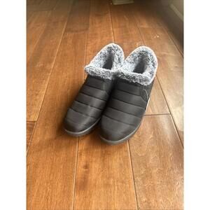 Minnetonka Townsend Slip-On Shoes Black Gray Faux Fur Lining Casual Women's 9